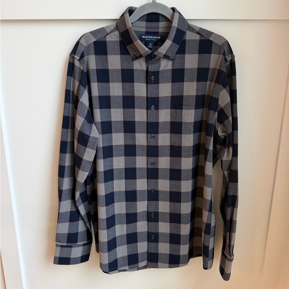 Men’s Mizzen+Main Leeward Woven Shirt - XL Trim | No-Tuck | Excellent Condition